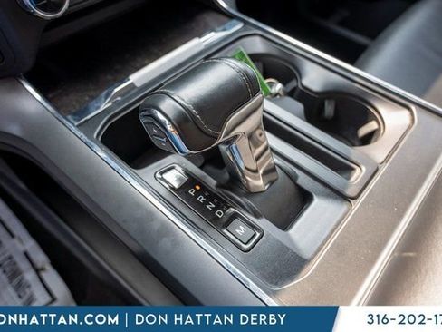 Used 2022 Ford F150 Lariat w/ Trailer Tow Package image 16