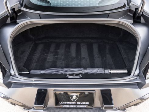 Used 2025 Aston Martin Vanquish image 56