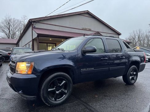 Used 2012 Chevrolet Avalanche LT image 2