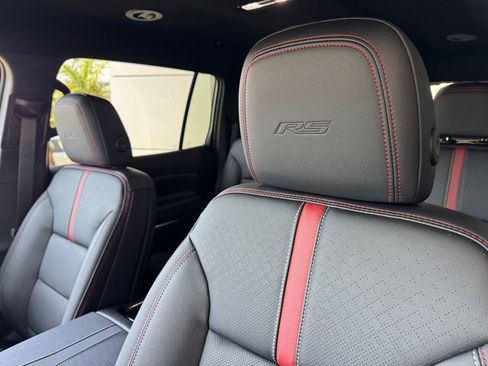 New 2026 Chevrolet Traverse RS w/ LPO, Floor Liner Package FWD image 17