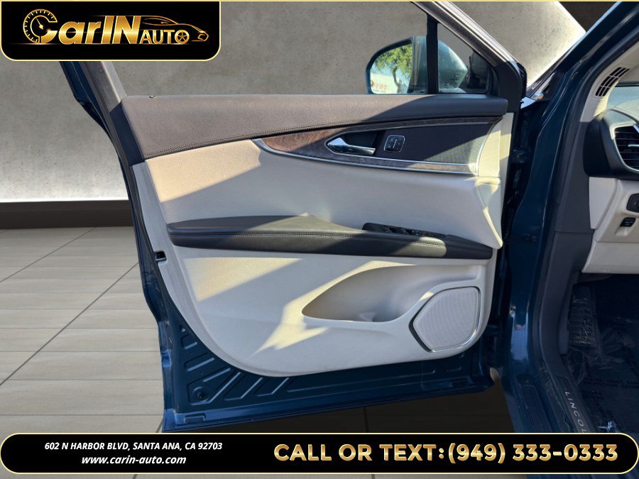 Used 2016 Lincoln MKX Reserve w/ Technology Package FWD image 27