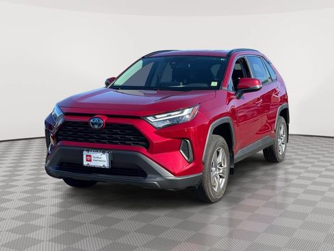 Used 2024 Toyota RAV4 LE AWD/4WD image 3