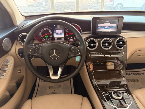 Used 2019 Mercedes-Benz GLC 300 GLC 300 4MATIC Sport Utility 4 image 29