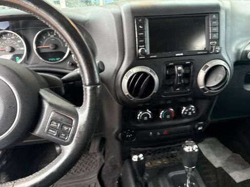 Used 2017 Jeep Wrangler Unlimited Sport w/ Quick Order Package 24S AWD/4WD image 12