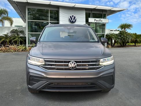 Certified 2022 Volkswagen Tiguan SE w/ Panoramic Sunroof Package image 2