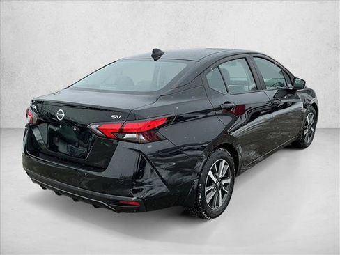 Used 2022 Nissan Versa SV image 5
