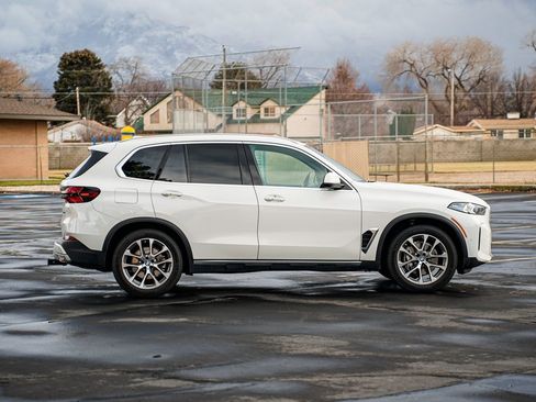 Used 2024 BMW X5 xDrive40i w/ Premium Package image 4