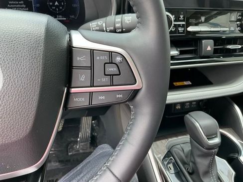 Used 2024 Toyota Highlander Platinum AWD/4WD image 27