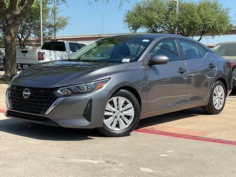Used 2025 Nissan Sentra S image 2