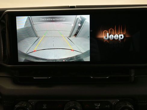 Used 2025 Jeep Wrangler Unlimited Rubicon image 4