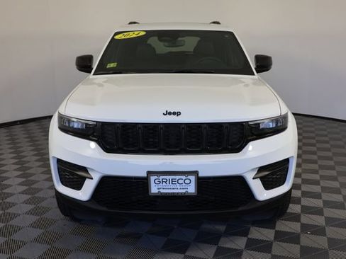 Used 2024 Jeep Grand Cherokee Altitude AWD/4WD image 3