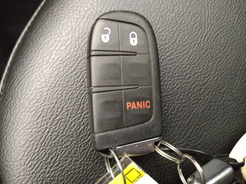 Used 2019 Jeep Compass Latitude FWD image 32