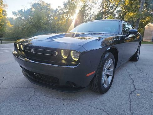 Used 2019 Dodge Challenger SXT image 3