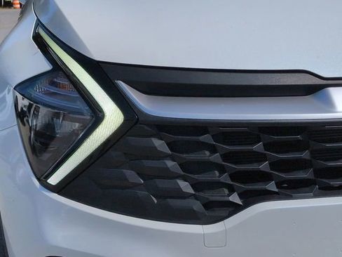 Used 2023 Kia Sportage LX image 9