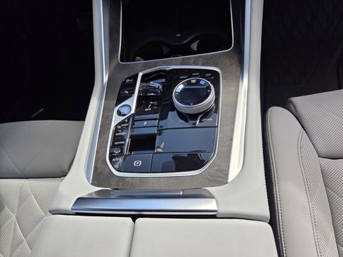 Used 2025 BMW X6 xDrive40i w/ Executive Package image 12