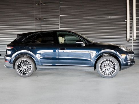 Used 2023 Porsche Cayenne AWD/4WD image 11