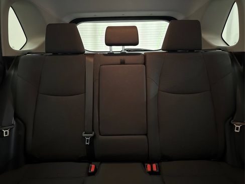 Used 2019 Toyota RAV4 LE FWD image 33