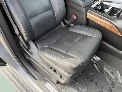 Used 2020 Chevrolet Suburban Premier image 45