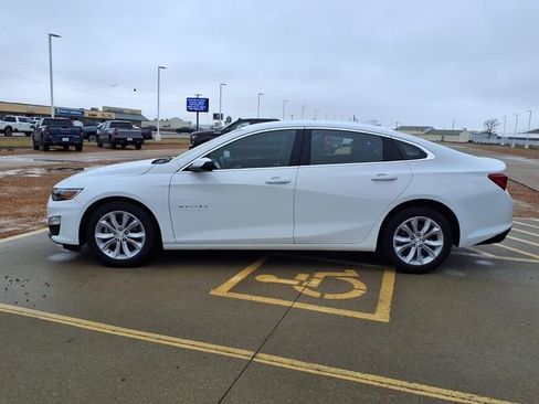 Used 2025 Chevrolet Malibu LT image 2