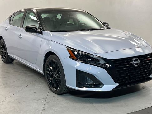 New 2026 Nissan Altima 2.5 SR w/ SR Midnight Edition Package FWD image 6