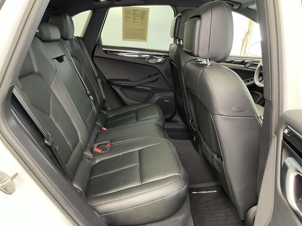 Certified 2026 Porsche Macan AWD/4WD image 22