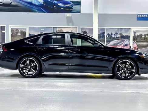 Used 2024 Honda Accord Sport image 8