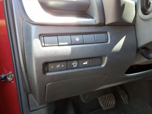 Used 2025 Nissan Rogue SV AWD/4WD image 22