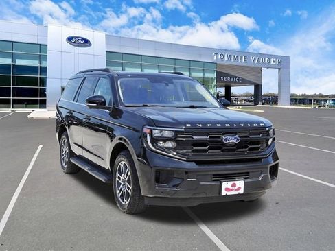 Used 2025 Ford Expedition Active AWD/4WD image 6