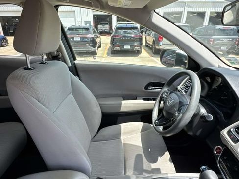 Used 2017 Honda HR-V EX image 11