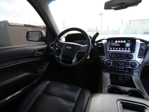 Used 2019 Chevrolet Suburban LT image 9