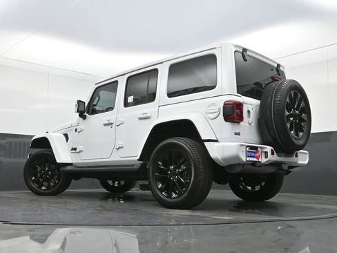 Used 2022 Jeep Wrangler Unlimited Sahara AWD/4WD image 29