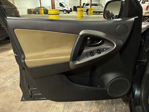 Used 2011 Toyota RAV4 4WD w/ Base L4 Extra Value Pkg image 27