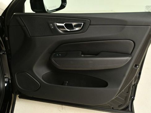 Used 2022 Volvo XC60 B5 Momentum w/ Protection Package Premier image 22
