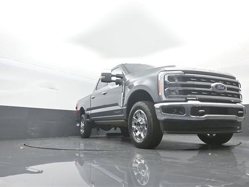 Used 2023 Ford F350 Lariat w/ Tow Technology Package image 38