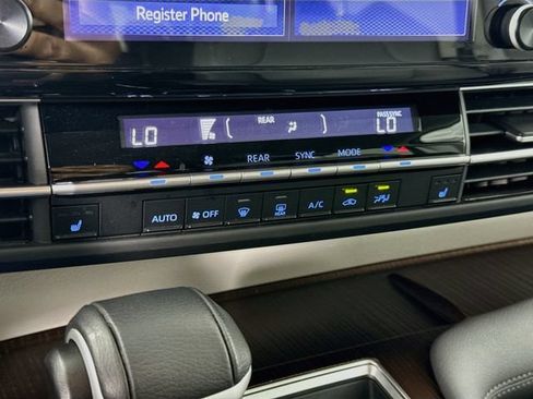 Certified 2024 Toyota Sienna XLE FWD image 17