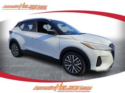 Used 2023 Nissan Kicks SV image 1