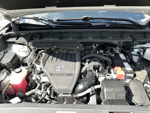 Used 2023 Toyota Highlander LE AWD/4WD image 13