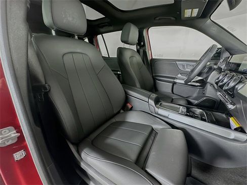 Certified 2025 Mercedes-Benz GLB 250 image 28