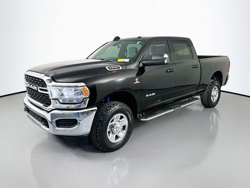 Used 2022 RAM 2500 Big Horn AWD/4WD image 3