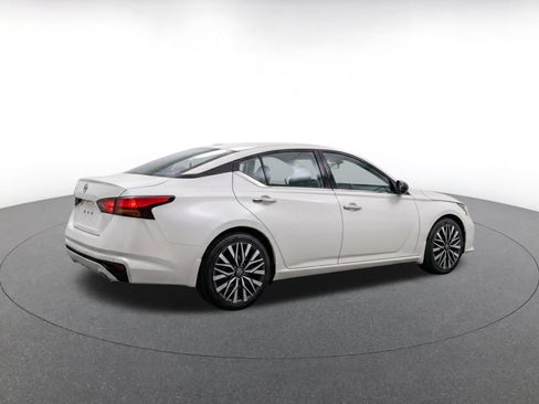 Used 2025 Nissan Altima 2.5 SV FWD image 9