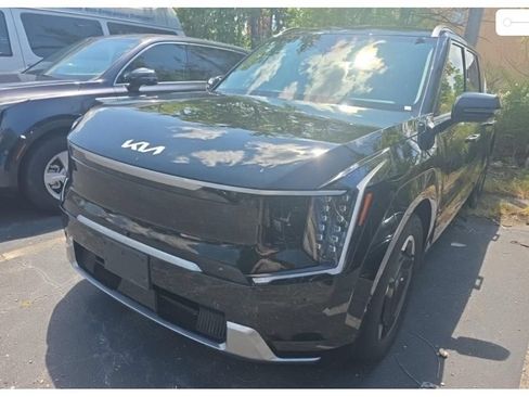 Used 2024 Kia EV9 Land AWD/4WD image 1
