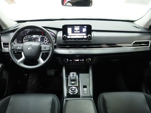 Used 2024 Mitsubishi Outlander ES FWD image 24