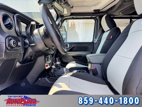 Used 2025 Jeep Gladiator Mojave w/ Convenience Group AWD/4WD image 34