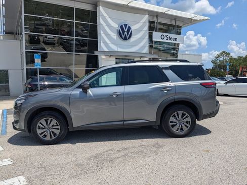 Used 2025 Nissan Pathfinder SV AWD/4WD image 3