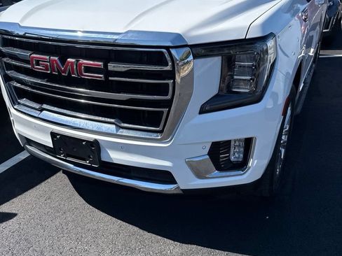 Used 2023 GMC Yukon SLT AWD/4WD image 3