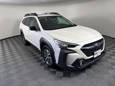 Used 2024 Subaru Outback Premium AWD/4WD image 7