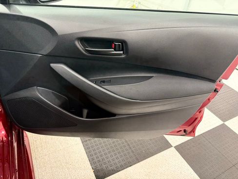 Used 2025 Toyota Corolla LE image 18