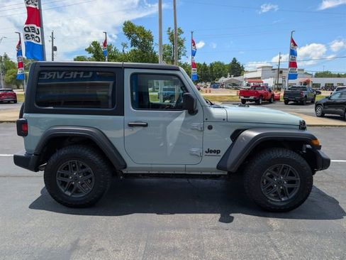 Used 2024 Jeep Wrangler Sport AWD/4WD image 6