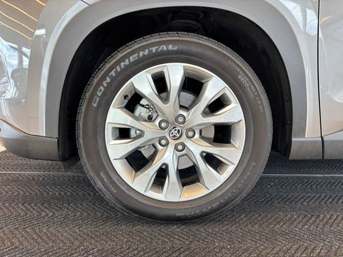 Used 2025 Toyota Grand Highlander AWD image 12