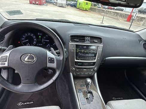 Used 2011 Lexus IS 250C w/ Luxury Pkg RWD image 16